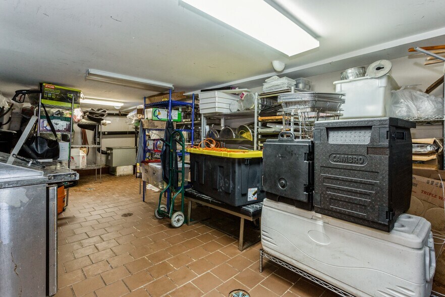 More Photos Of 17801-17805 Union Tpke, Fresh Meadows Storefront For Lease
