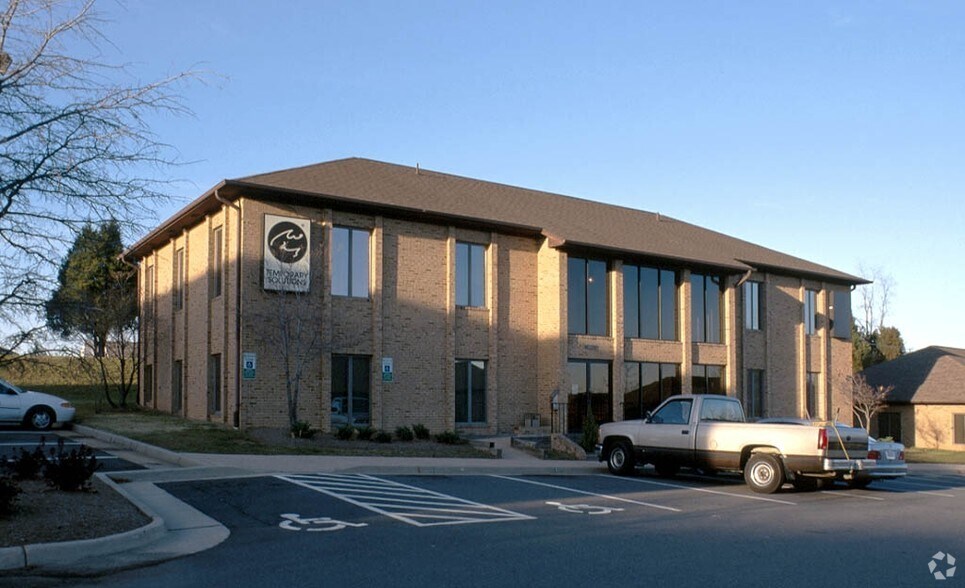 More Photos Of 10688 Crestwood Dr, Manassas Office For Lease