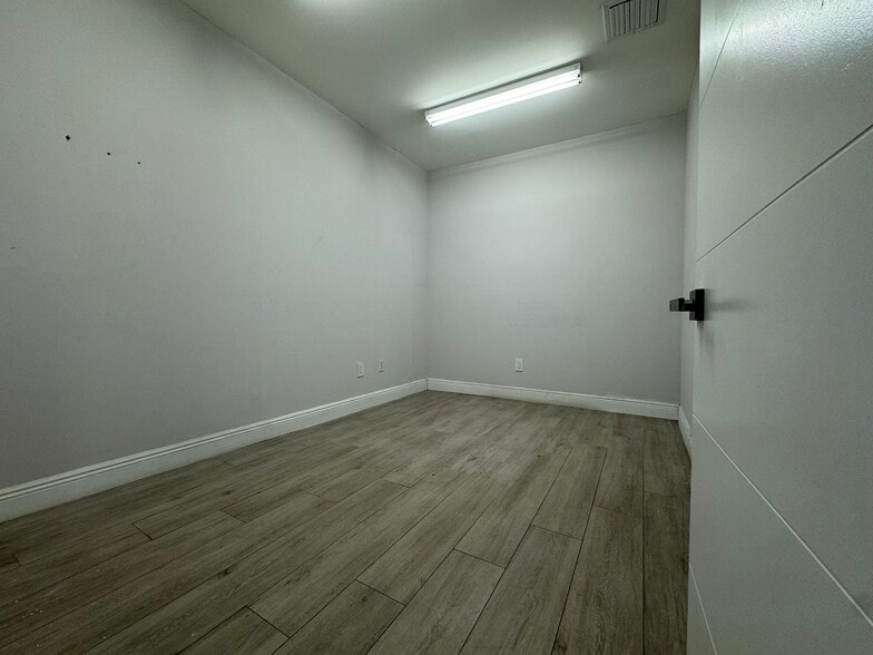 More Photos Of 7555-7575 W 2nd Ct, Hialeah Warehouse For Sale