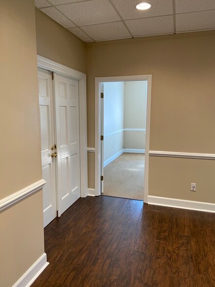 More Photos Of 1000 Main St, Hilton Head Office For Lease