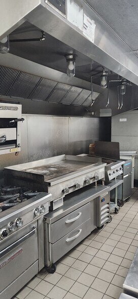 More Photos Of 4620-4636 N Lincoln Ave, Chicago Apartments For Lease