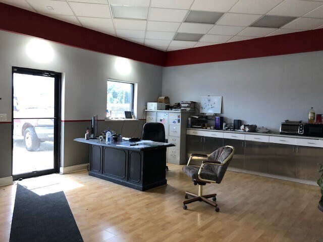 More Photos Of 962 Neubling Ave, Evansville Warehouse For Sale