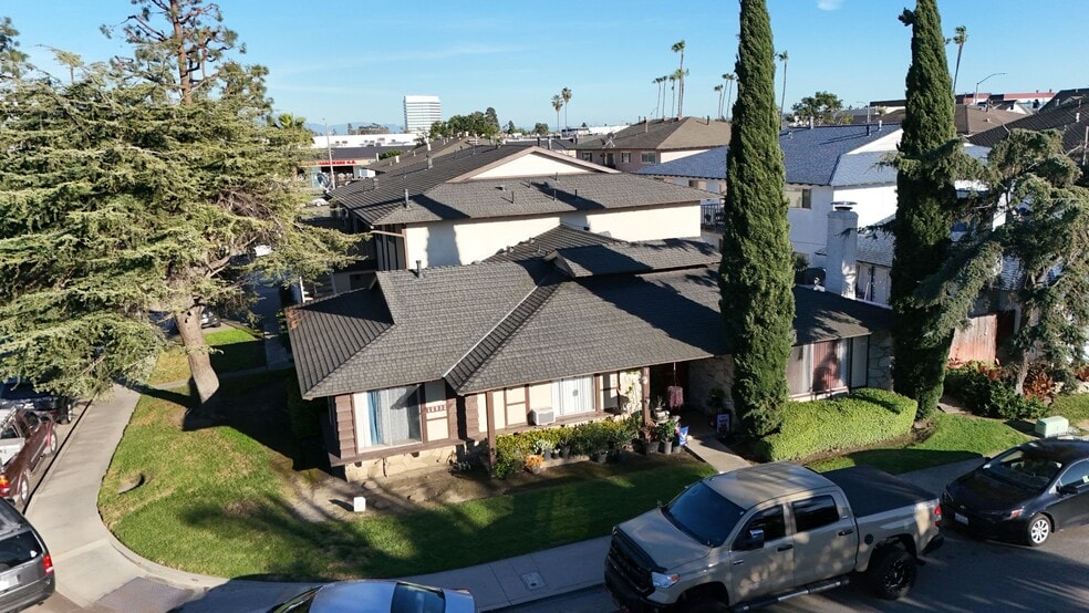 More Photos Of 16932 Lilac Ln, Huntington Beach Apartments For Sale