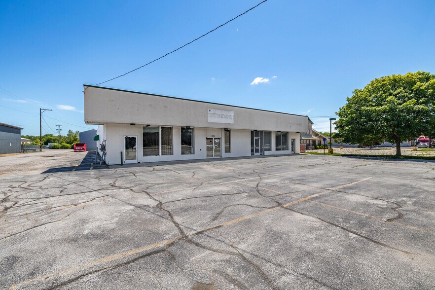 More Photos Of 3220 Bay Rd, Saginaw Storefront For Sale