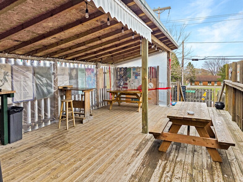 More Photos Of 308 W Bayfield St, Washburn Bar For Sale