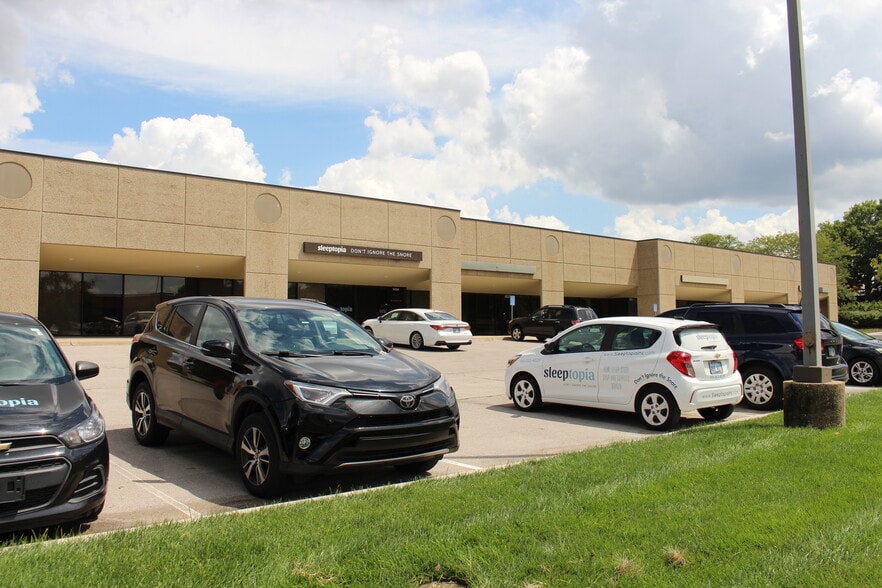 More Photos Of 14631-14651 W 95th St, Lenexa Unknown For Lease