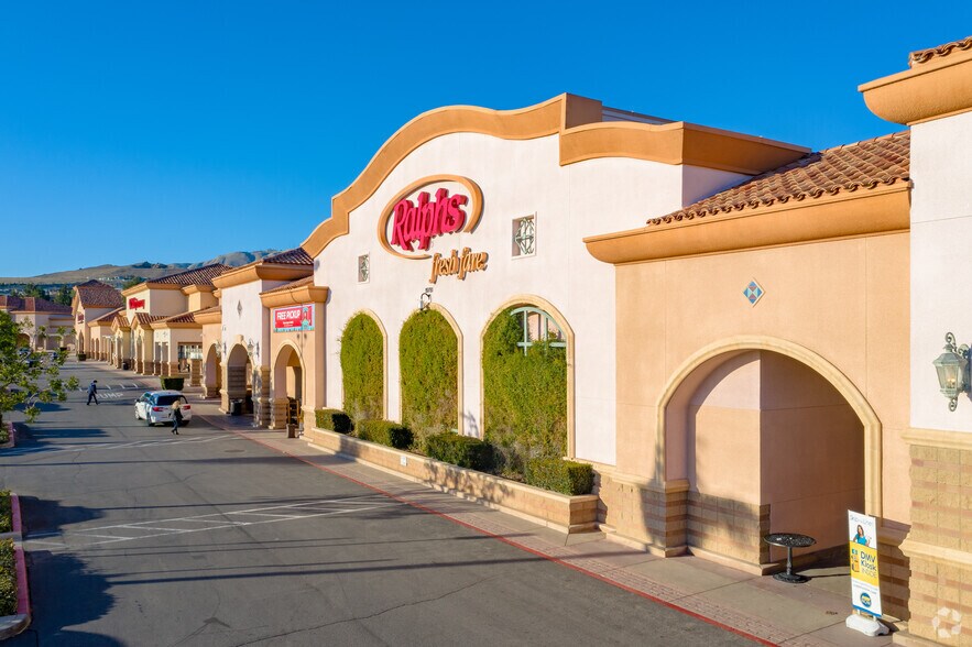 More Photos Of Rinaldi St, Northridge Unknown For Lease