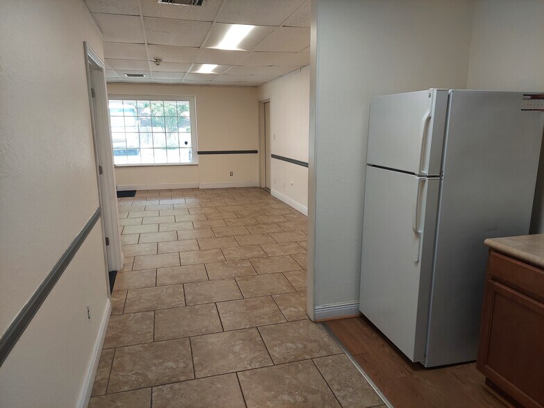 More Photos Of 180 E Burgess Rd, Pensacola Office For Lease