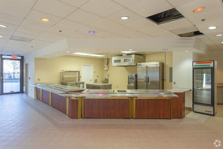 More Photos Of 800 S Frederick Ave, Gaithersburg Office For Sale