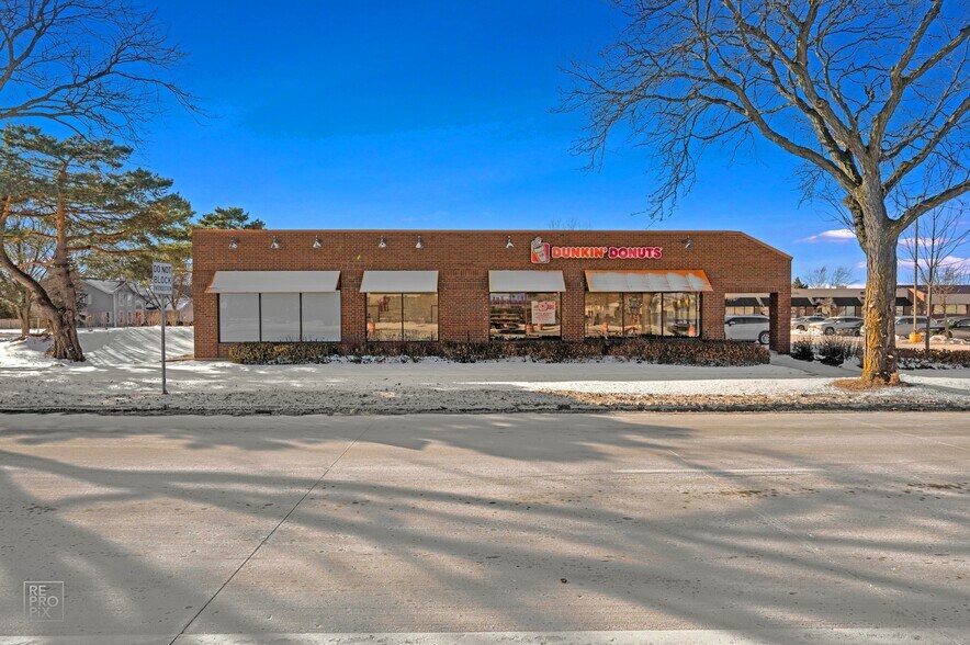 More Photos Of 4204-4244 N Arlington Heights Rd, Arlington Heights General Retail For Sale