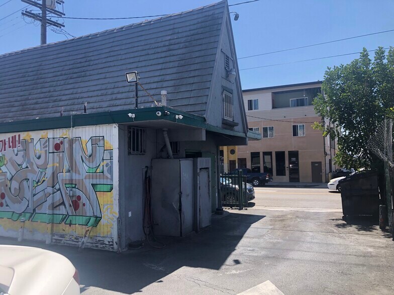 More Photos Of 4501 W Fountain Ave, Los Angeles Restaurant For Lease