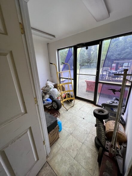 More Photos Of 9208 Venture Ct, Manassas Park Warehouse For Sale