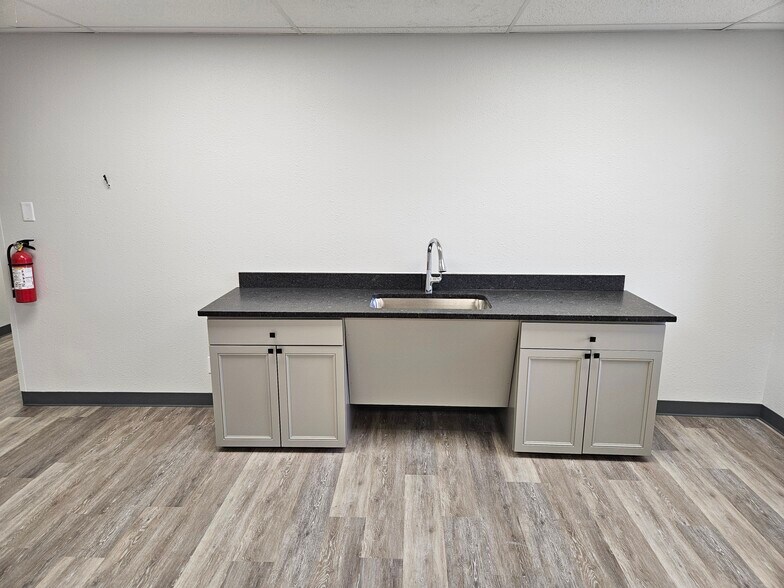 More Photos Of 13700-13812 US Highway 90 W, San Antonio Warehouse For Lease