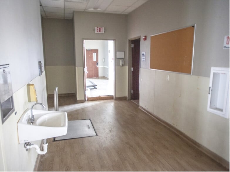 More Photos Of 10655 Eastex Fwy, Houston Medical For Sale
