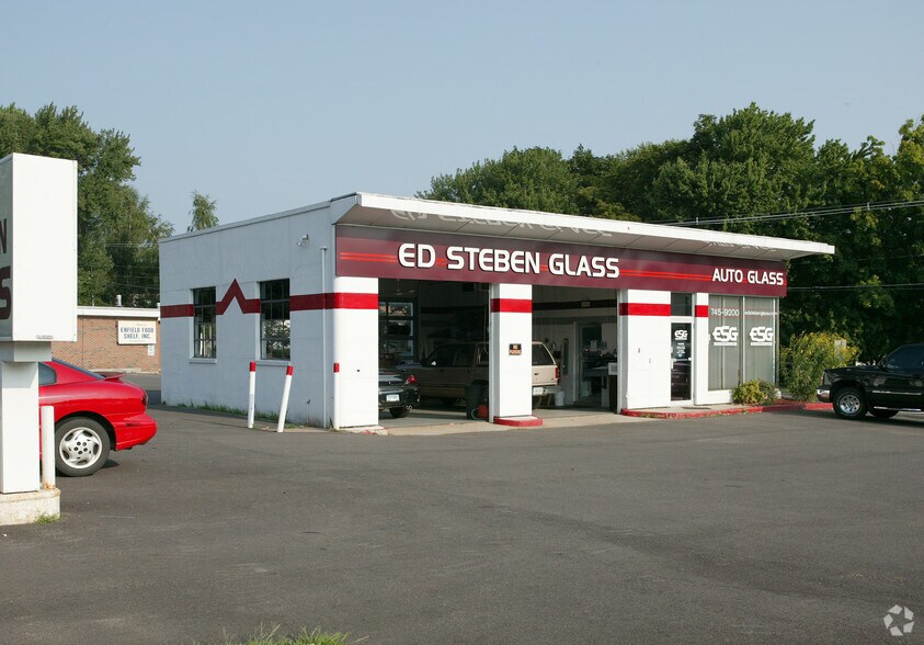 More Photos Of 780 Enfield St, Enfield Freestanding For Lease