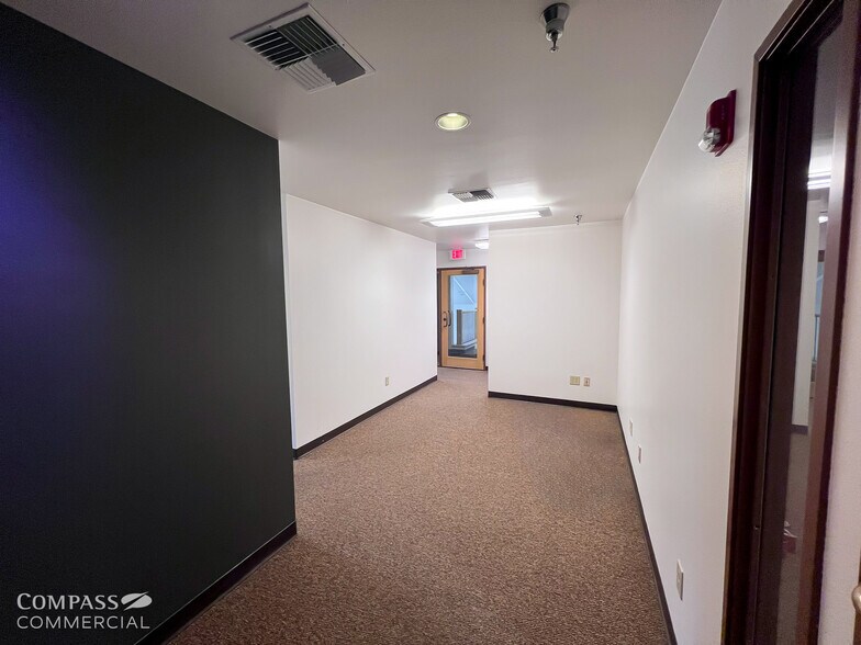 More Photos Of 231 SW Scalehouse Loop, Bend Office For Lease