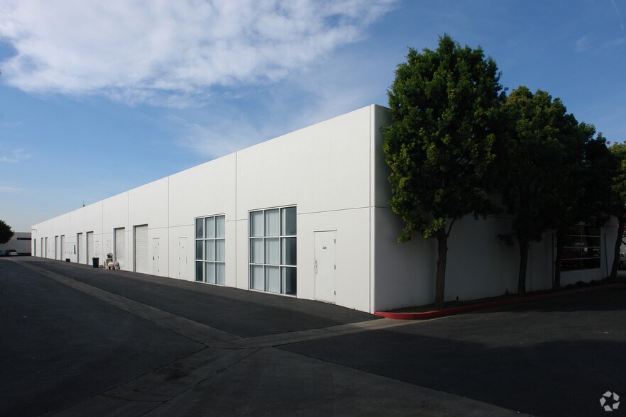 More Photos Of 30 Hughes, Irvine Light Manufacturing For Lease