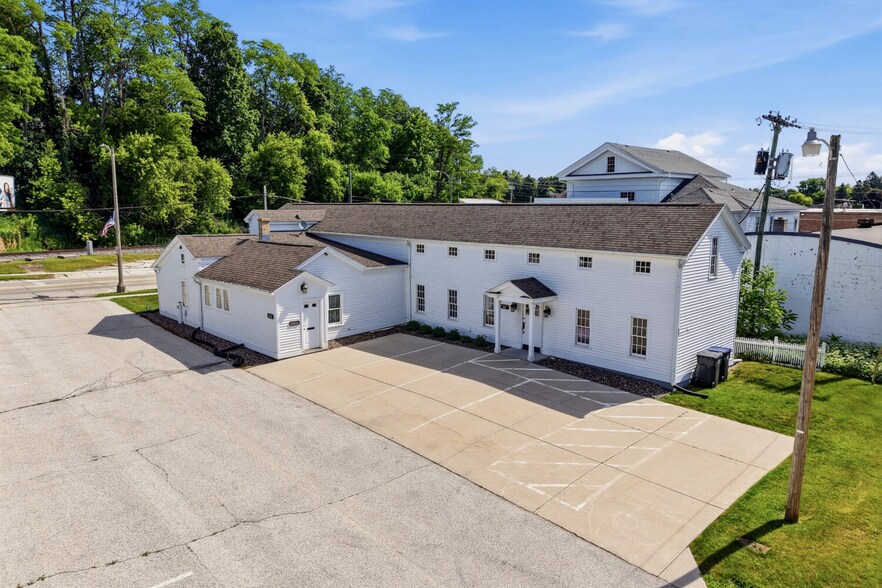 More Photos Of 517 Monroe St, Sheboygan Falls Office For Sale