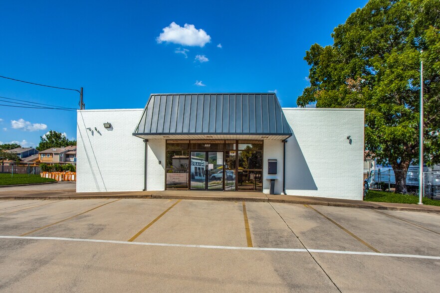 More Photos Of 502 N Haskell Ave, Dallas Office For Sale