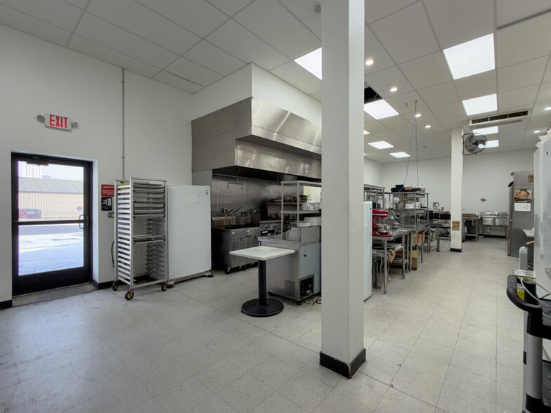 More Photos Of 601 7th Ave, Altoona General Retail For Sale