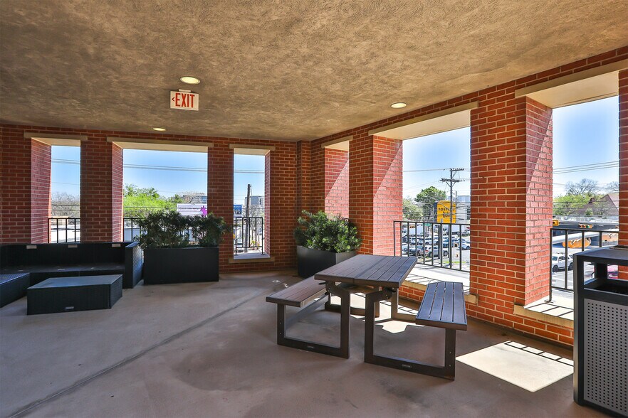 More Photos Of 3500 Jefferson St, Austin Office For Sale