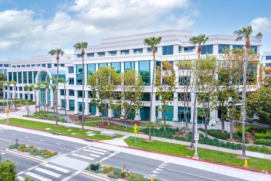 More Photos Of 2450 Colorado Ave, Santa Monica Office For Lease