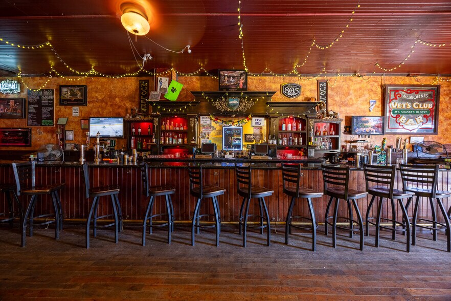 More Photos Of 406 N Mount Shasta Blvd, Mount Shasta Bar For Sale