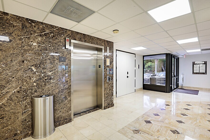 More Photos Of 2201 NW Corporate Blvd, Boca Raton Medical For Lease