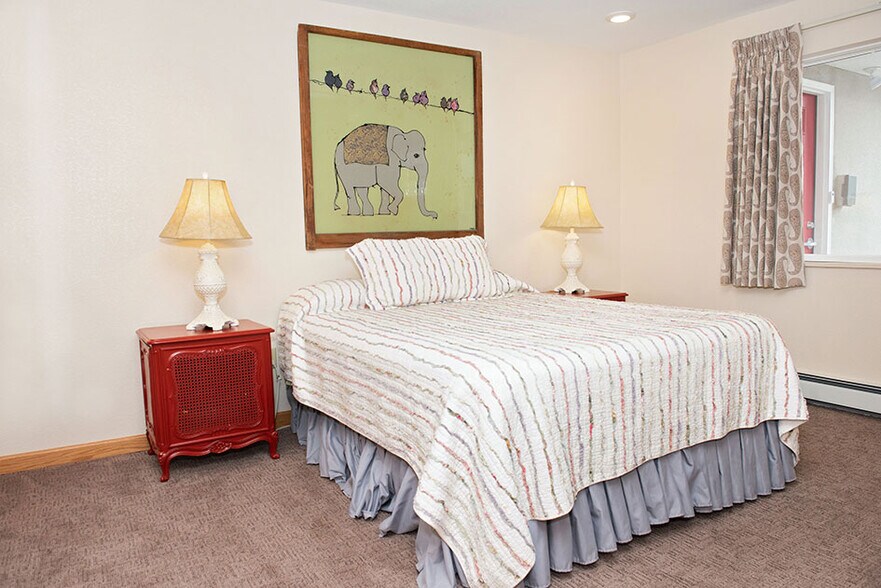 More Photos Of 56 El Paso Blvd, Manitou Springs Hotel For Sale