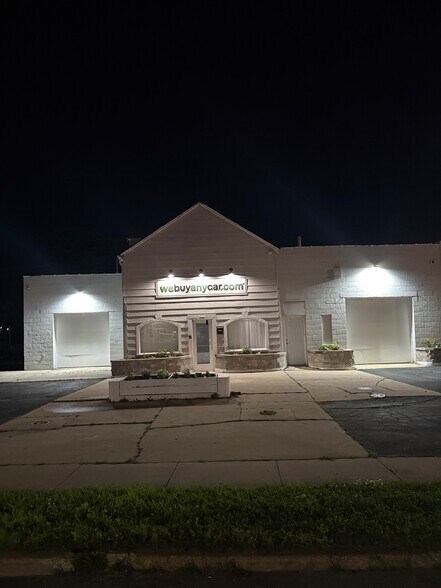More Photos Of 5832-40 S Packard Ave, Cudahy Restaurant For Sale