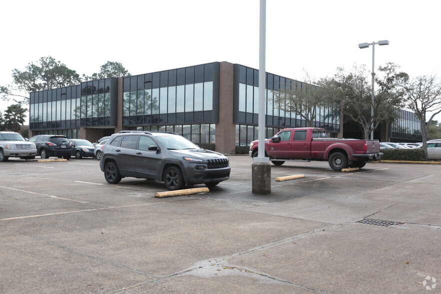 Primary Photo Of 16850 Saturn Ln, Houston Office For Lease