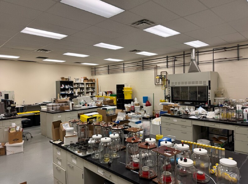 More Photos Of 23900-23920 Mercantile Rd, Beachwood Service For Sale