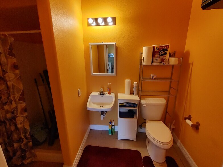 More Photos Of 4101 N Saint Marys St, Beeville Self Storage For Lease