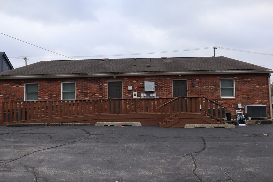 More Photos Of 4101 E 3rd St, Bloomington Office For Lease