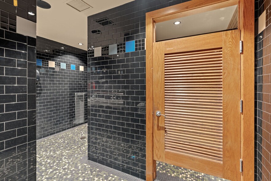 More Photos Of 1025 Industrial Dr, Crestview General Retail For Sale