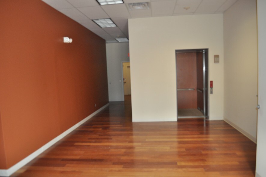 More Photos Of 207 E Church St, Sandwich Office For Sale