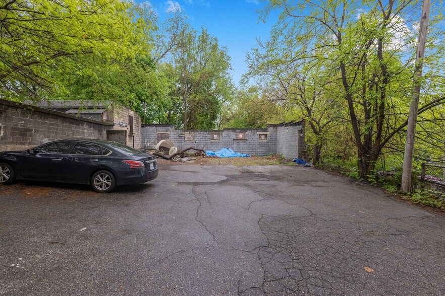 More Photos Of 46 Washington St, Waterbury Apartments For Sale