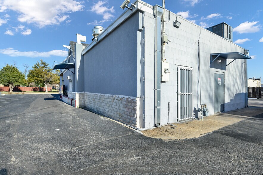 More Photos Of 4717 Gus Thomasson Rd, Mesquite Restaurant For Sale