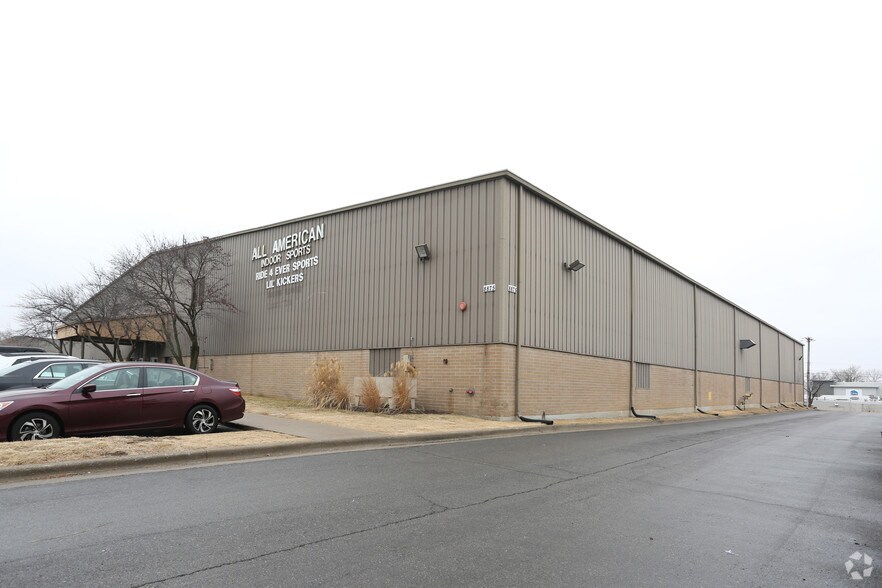 More Photos Of 8875 Rosehill Rd, Lenexa Health Club For Sale