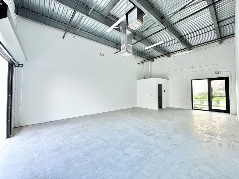 More Photos Of 230 N Congress, Lake Park Flex For Lease