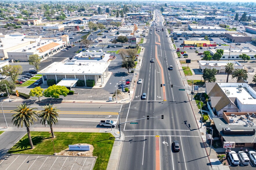 More Photos Of 890 W Lacey Blvd, Hanford Bank For Sale