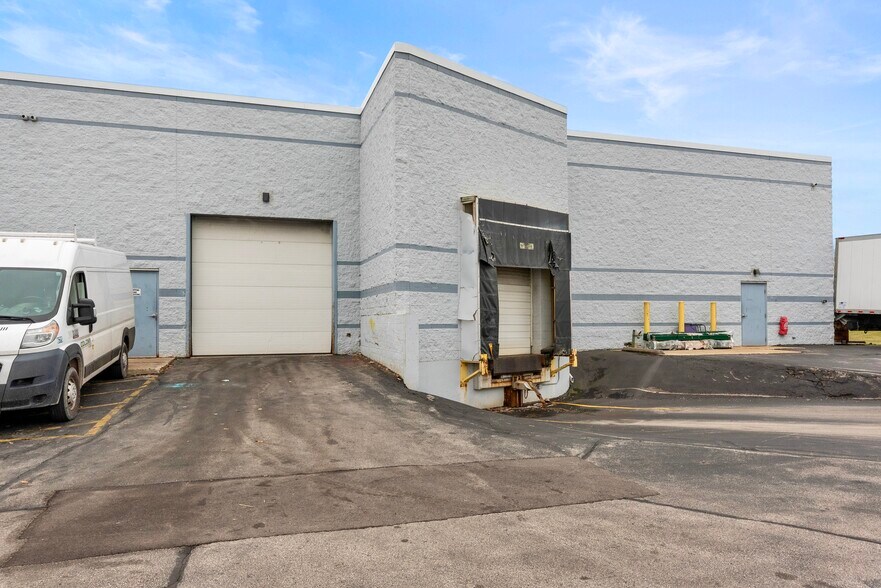 More Photos Of W223N609 Saratoga Dr, Waukesha Light Distribution For Sale