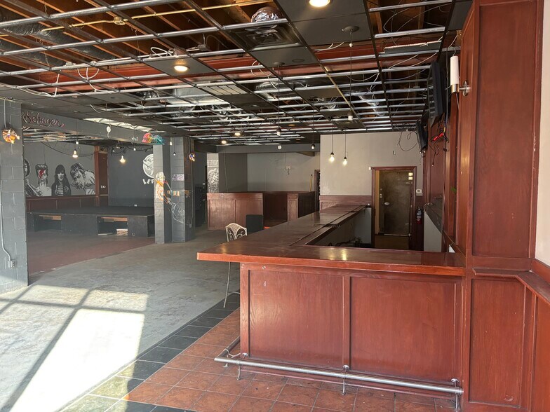 More Photos Of 2307 University Ave, Des Moines Restaurant For Lease