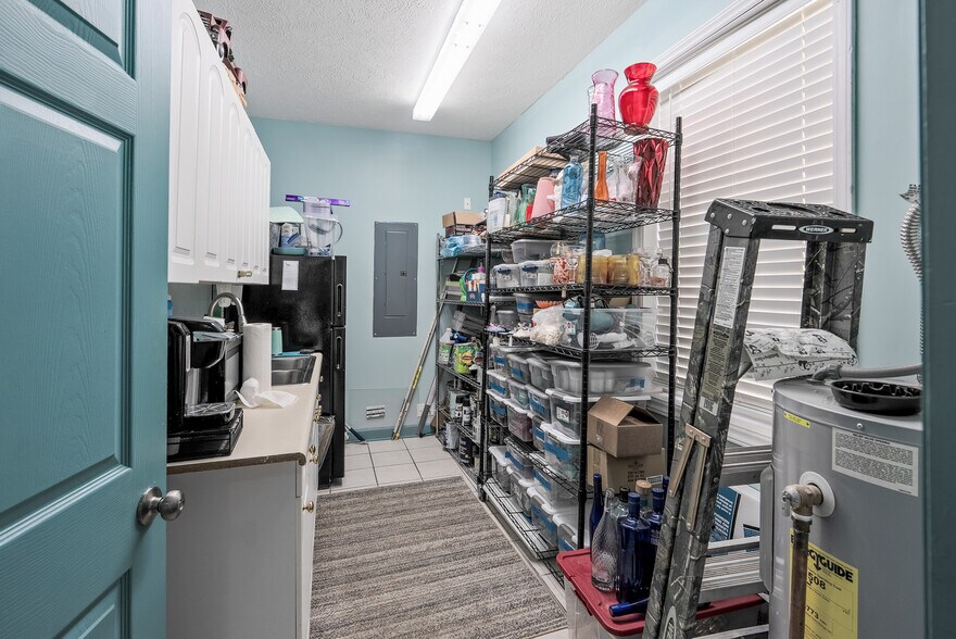 More Photos Of 414 N Howe St, Southport Office For Sale