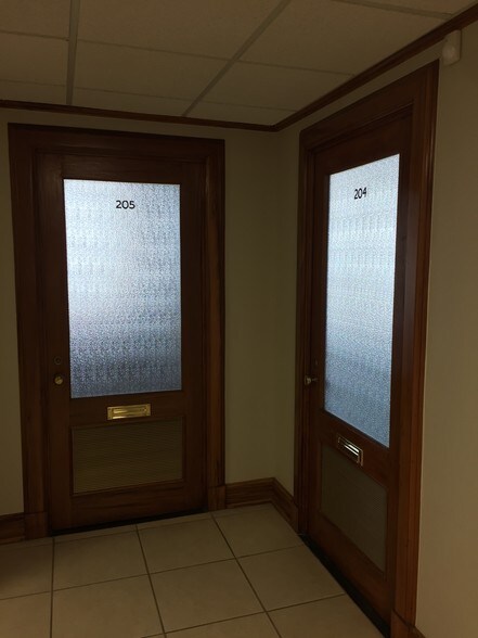 More Photos Of 900 Market St, Shreveport Office For Sale