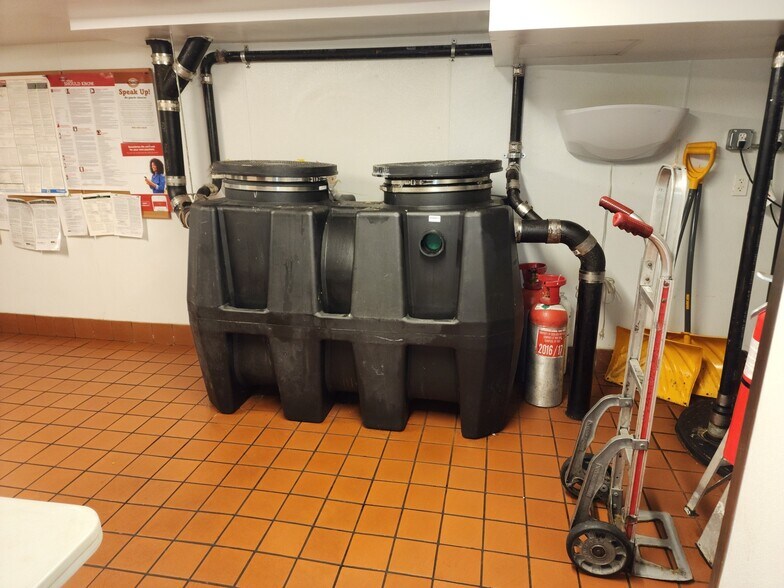 More Photos Of 165-02-165-04 Jamaica Ave, Jamaica Storefront For Sale