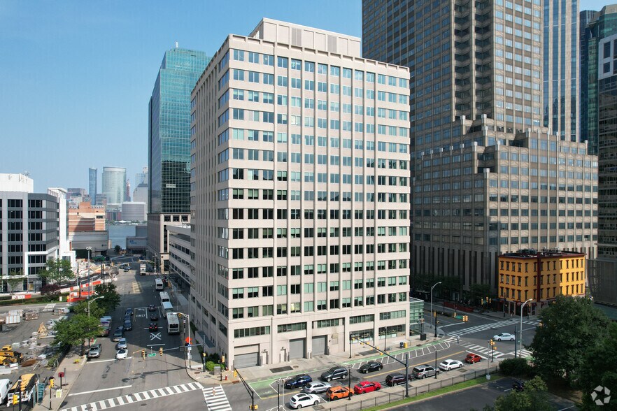 More Photos Of 30 Montgomery St, Jersey City Office For Lease