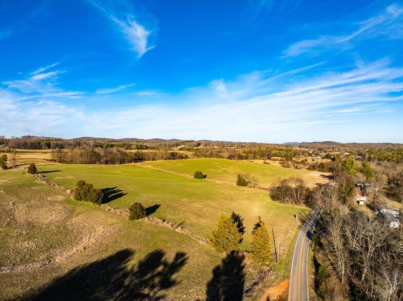 More Photos Of 520 Thorngrove pike, Kodak Land For Sale