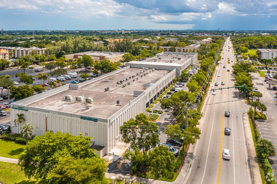 More Photos Of 4850 W Oakland Park Blvd, Lauderdale Lakes Medical For Lease