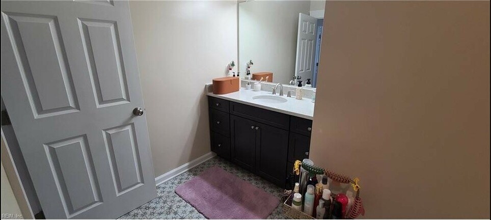More Photos Of 9650 Shore Dr, Norfolk Veterinarian Kennel For Sale